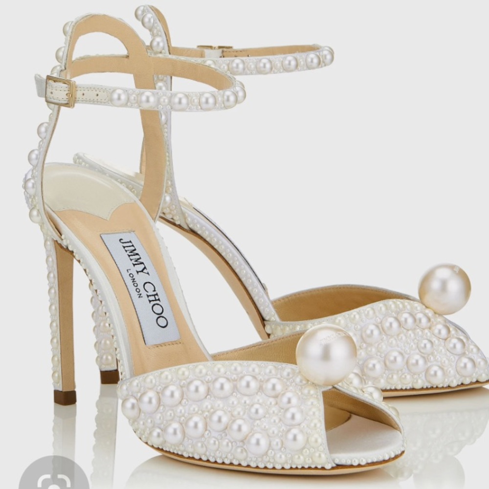 Like NEW! Jimmy Choo pearl heals